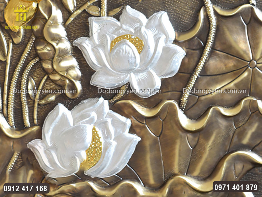 Từng đường n&eacute;t chi tiết tr&ecirc;n vật phẩm được chạm th&uacute;c sắc n&eacute;t, h&agrave;i h&ograve;a, tinh tế với độ n&ocirc;ng s&acirc;u th&iacute;ch hợp